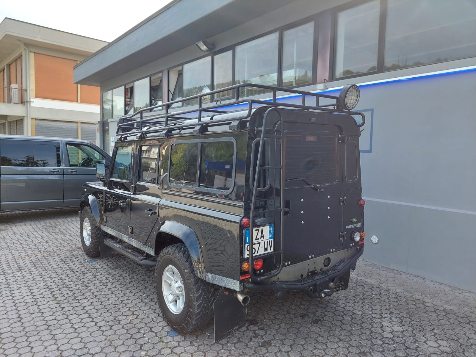 Land Rover Defender 110 SE