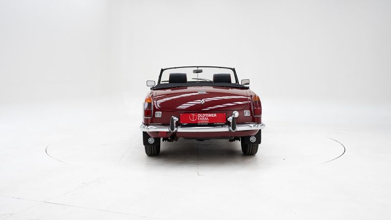 MG B \'74 