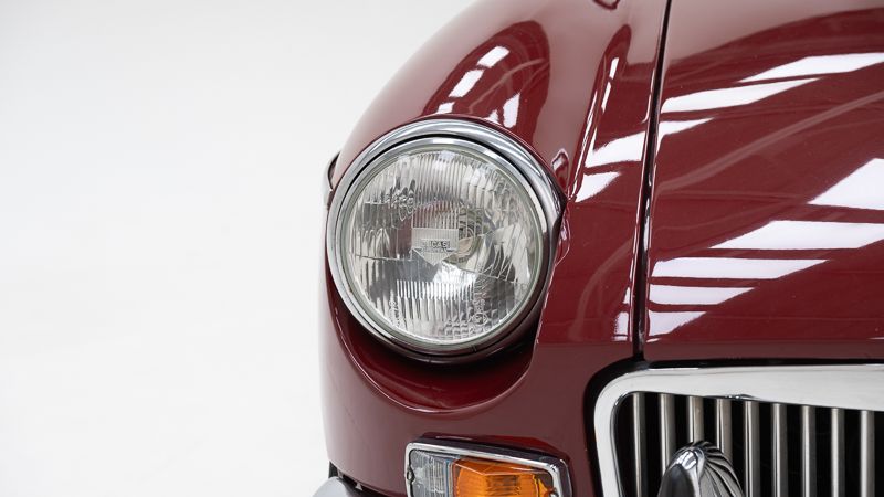 MG B \'74 