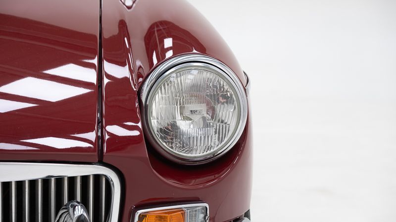 MG B \'74 
