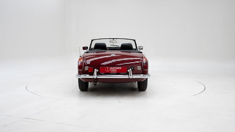 MG B \'74 