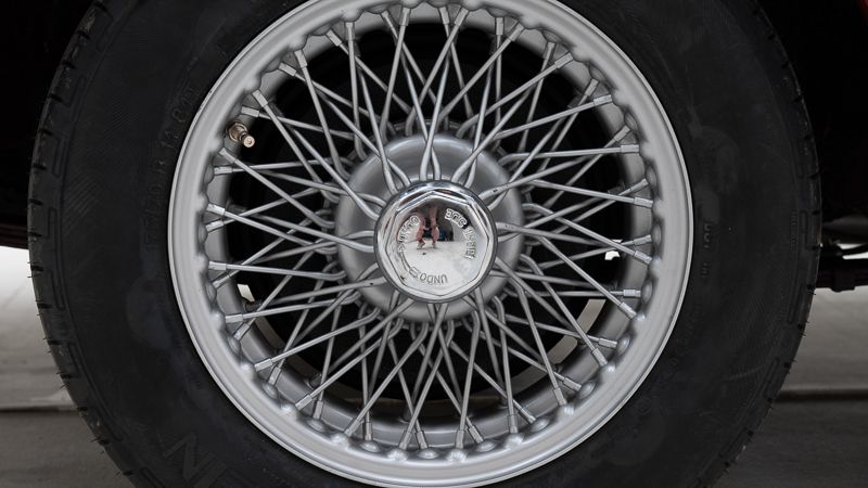 MG B \'74 