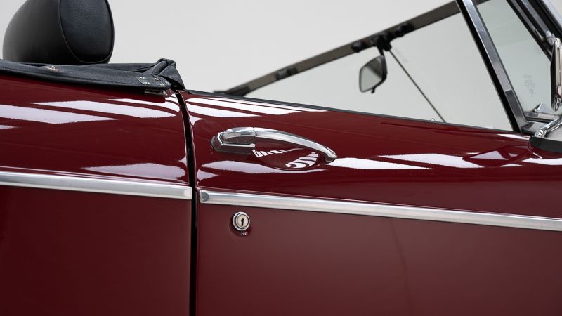 MG B \'74 