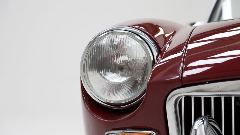 MG B \'74 