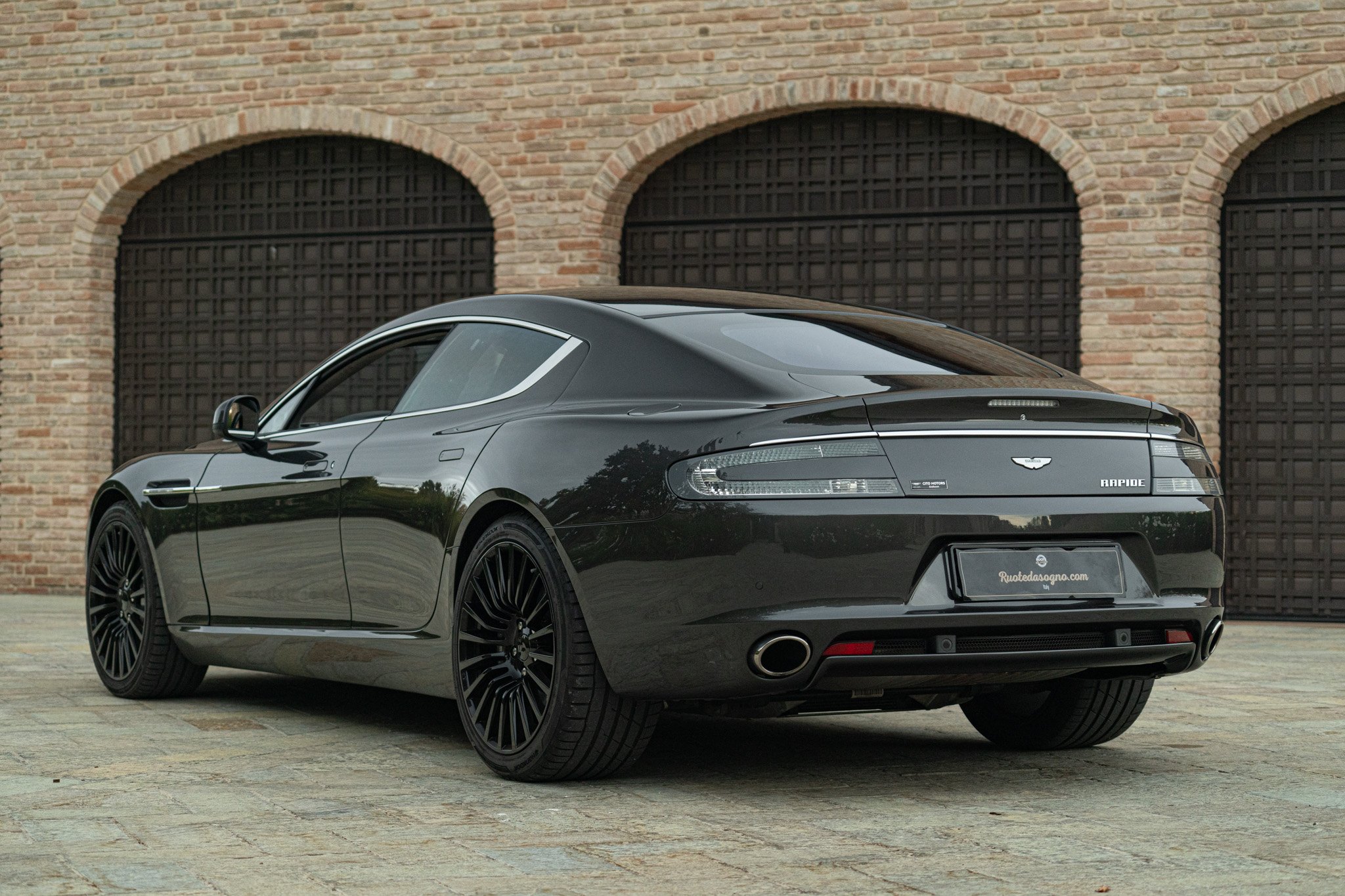 Aston Martin RAPIDE 