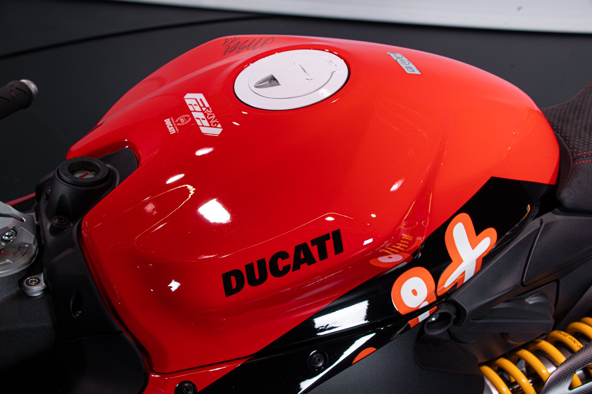 Ducati PANIGALE V2 BULEGA 2023 WORLD CHAMPION REPLICA 