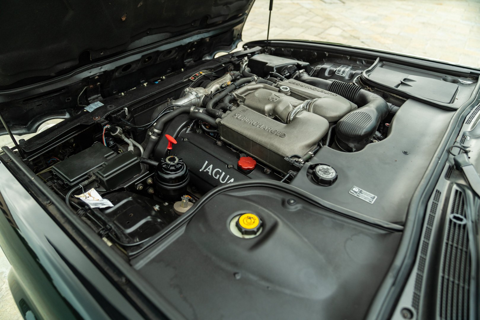 Jaguar XJR 