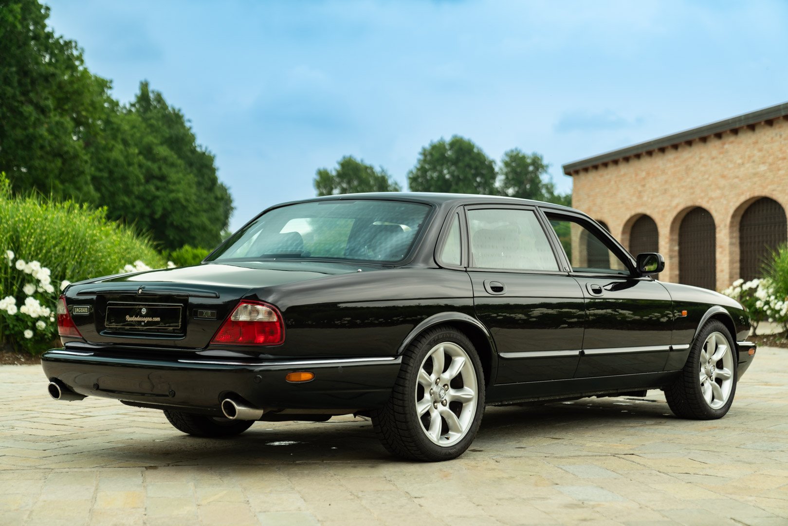 Jaguar XJR 