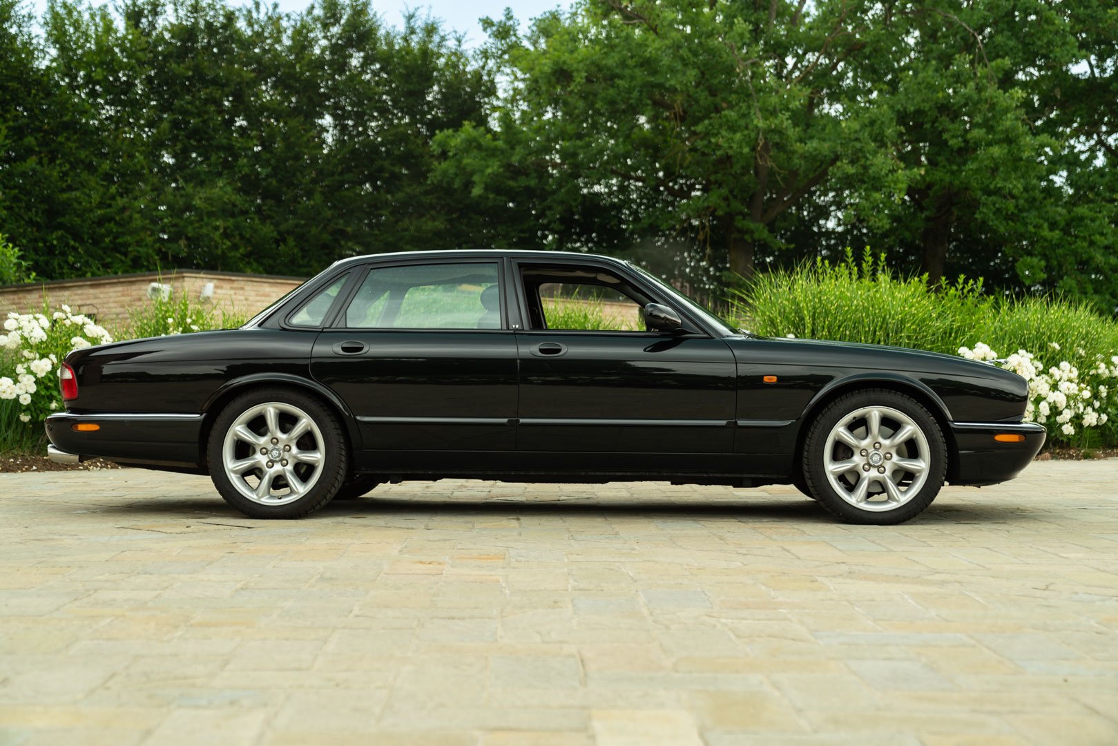 Jaguar XJR 