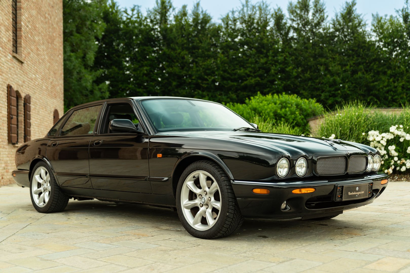 Jaguar XJR 