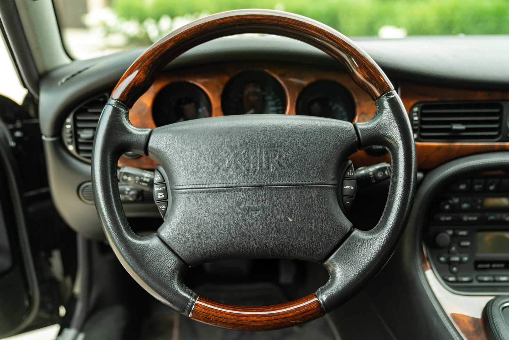 Jaguar XJR 