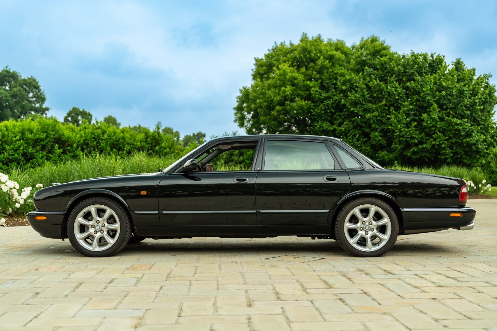 Jaguar XJR 