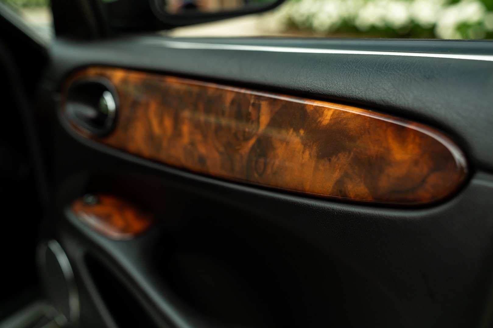 Jaguar XJR 