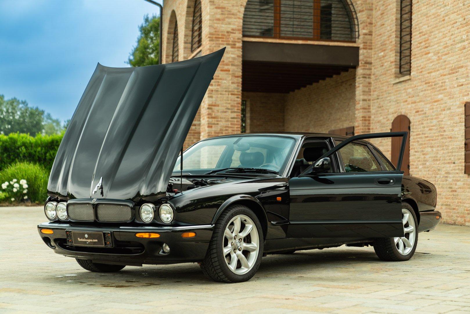 Jaguar XJR 