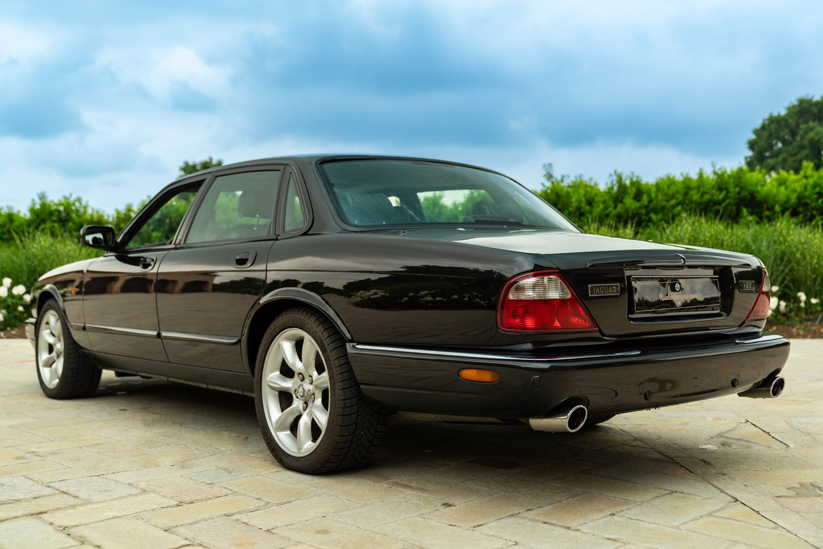 Jaguar XJR 