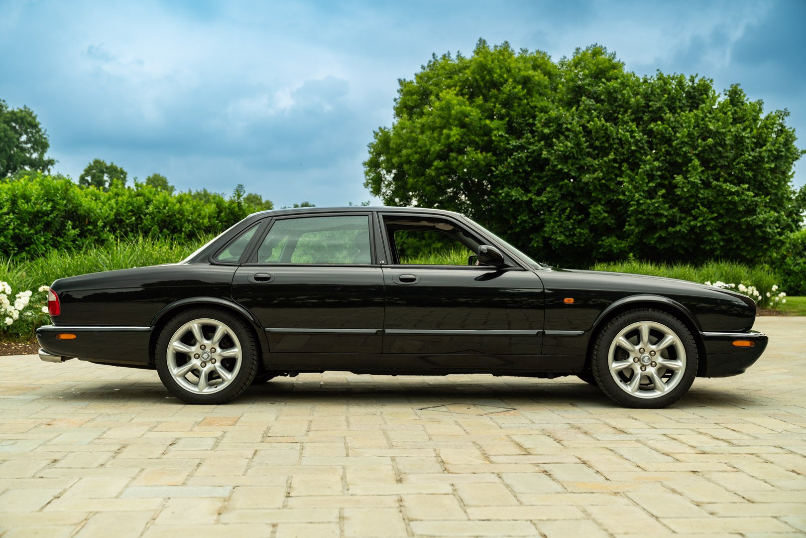 Jaguar XJR 