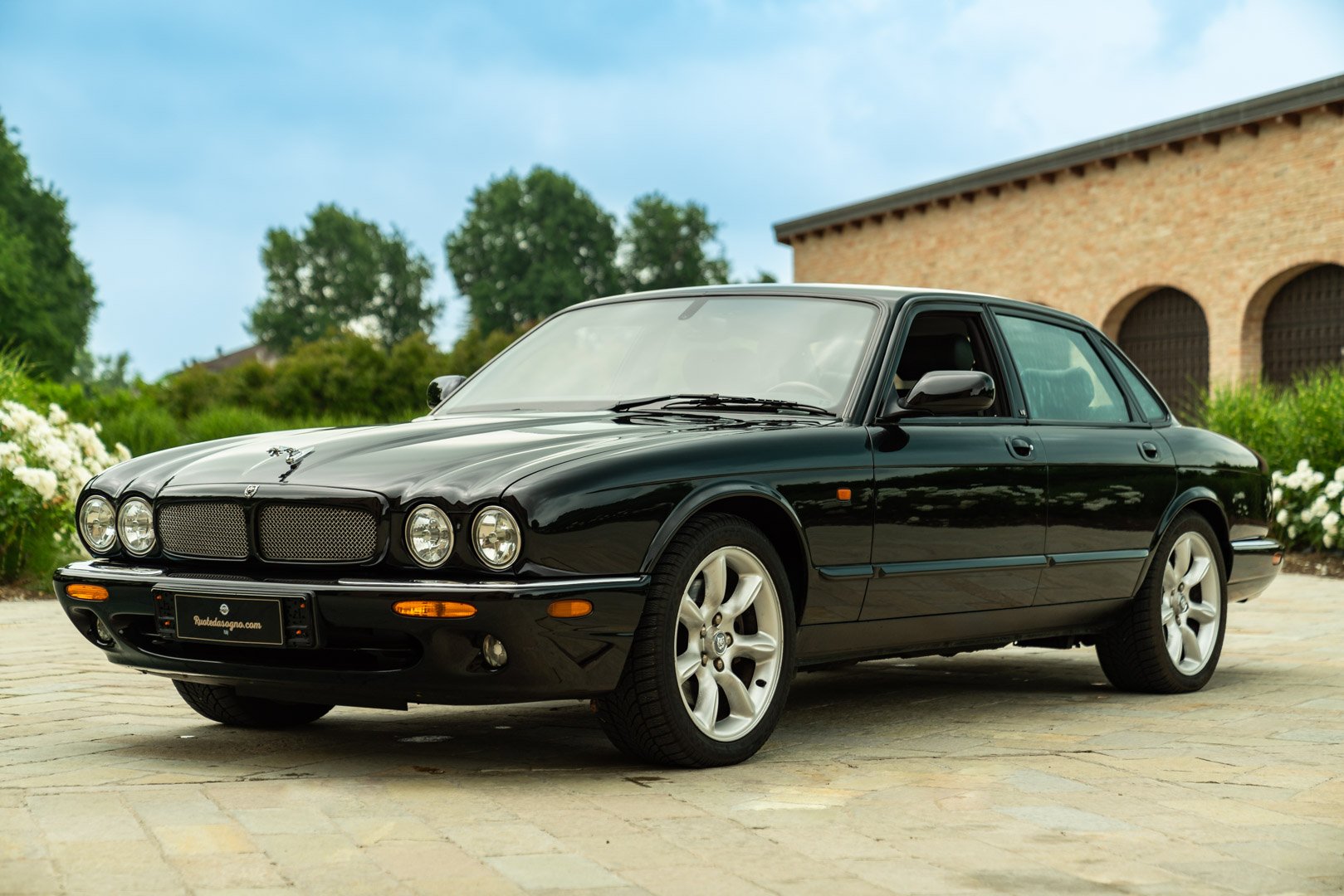 Jaguar XJR 