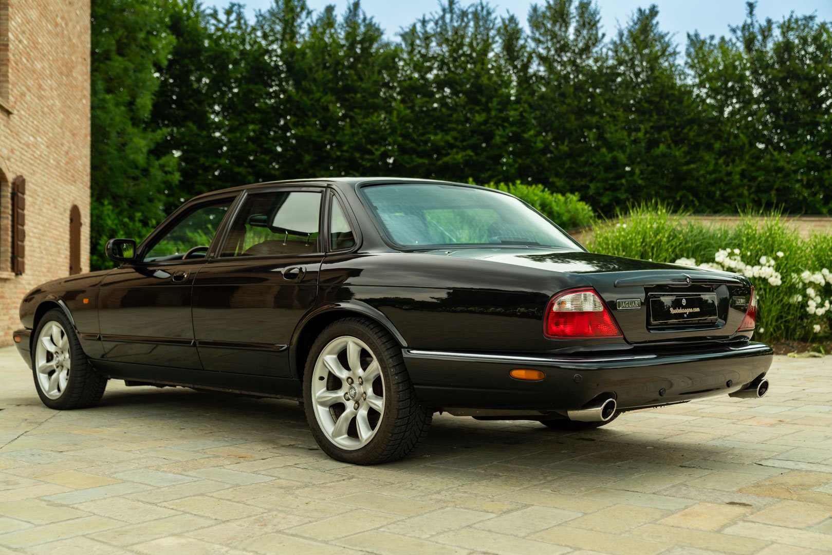 Jaguar XJR 