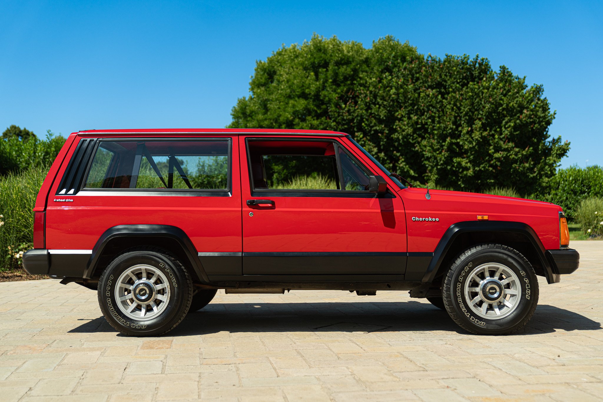 Jeep CHEROKEE 2.8 V6 