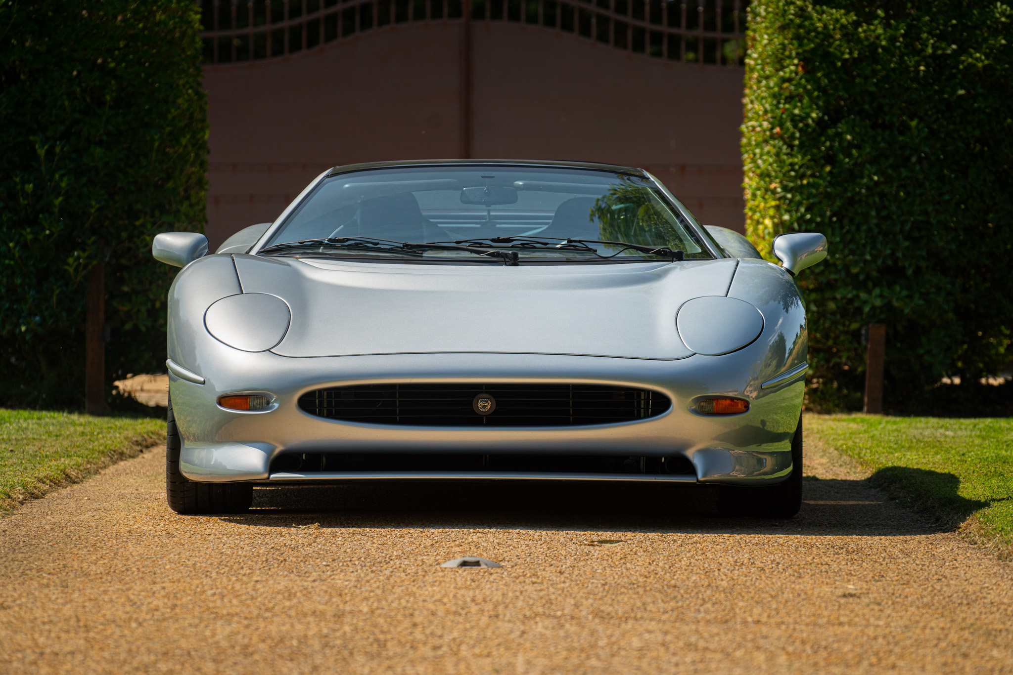Jaguar XJ 220 