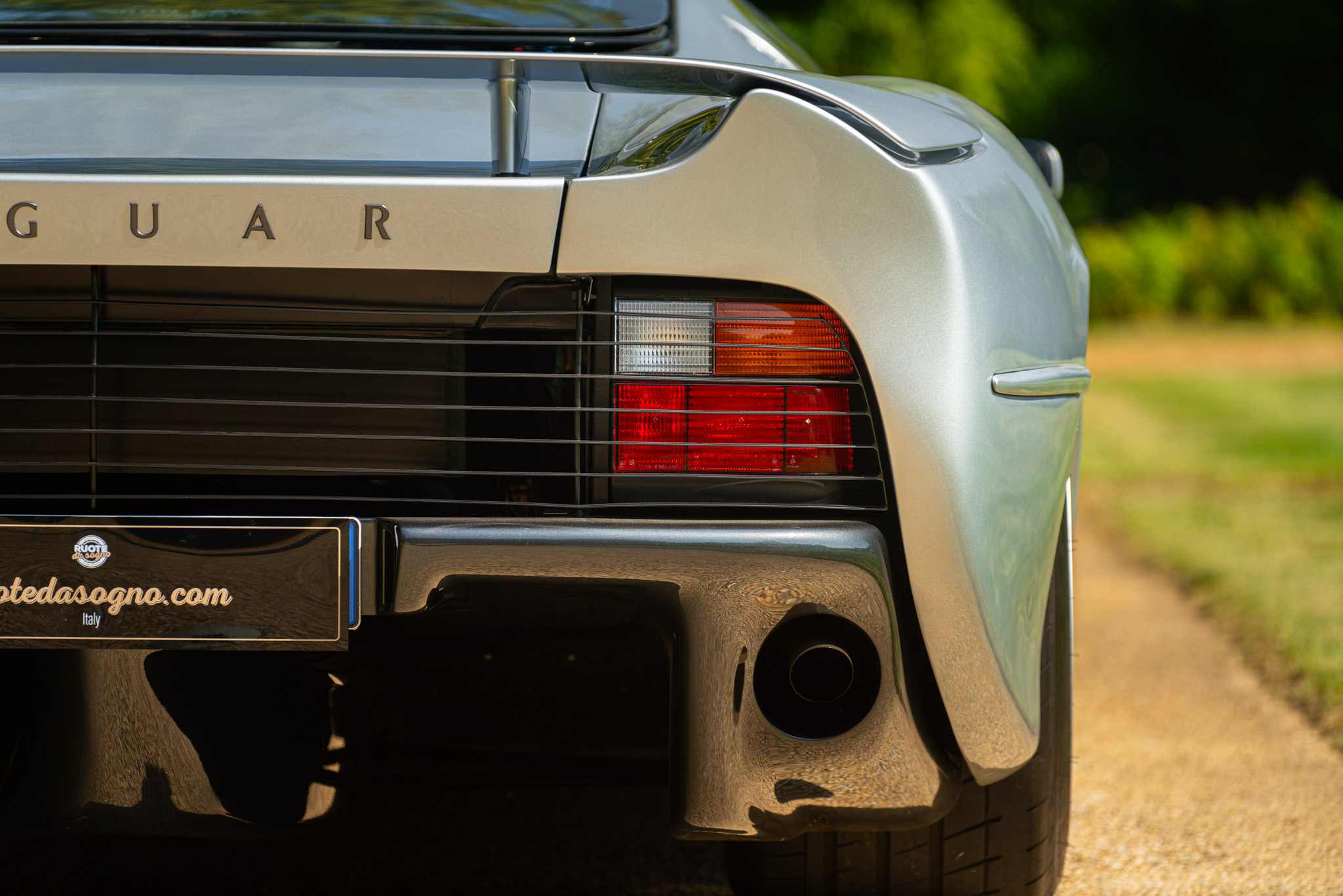 Jaguar XJ 220 