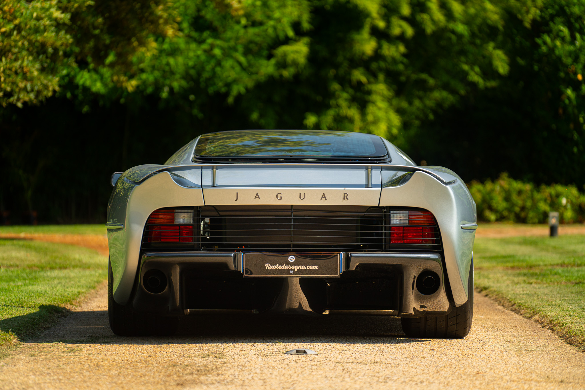 Jaguar XJ 220 