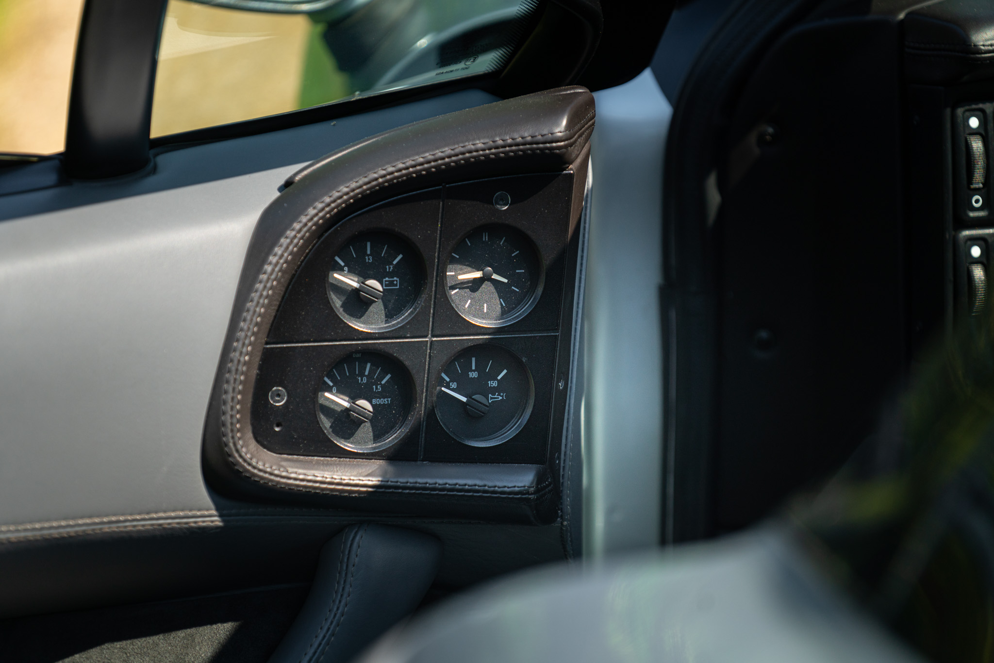 Jaguar XJ 220 