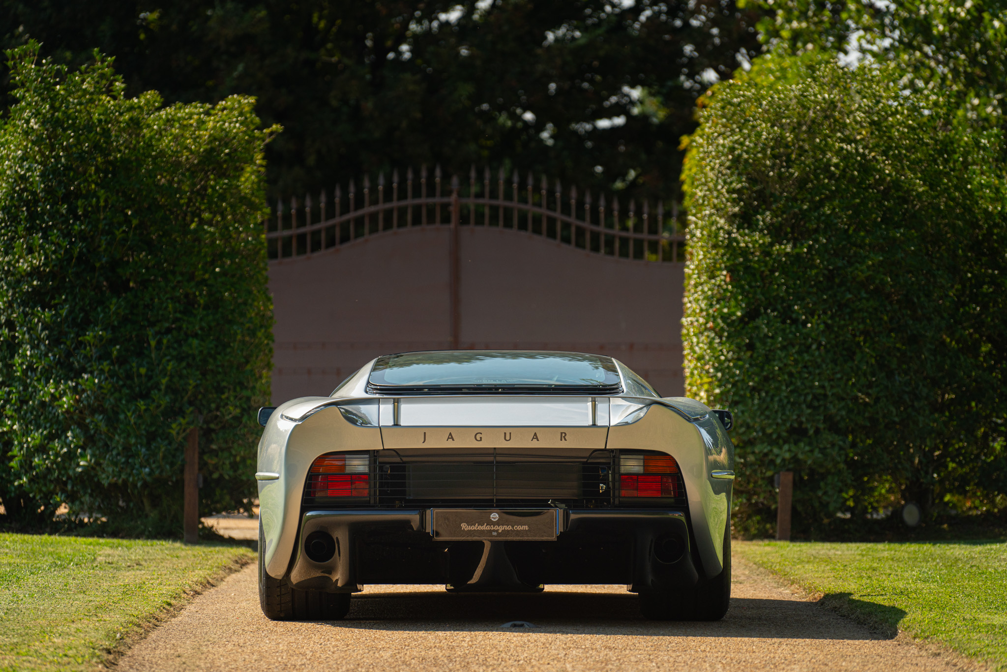 Jaguar XJ 220 