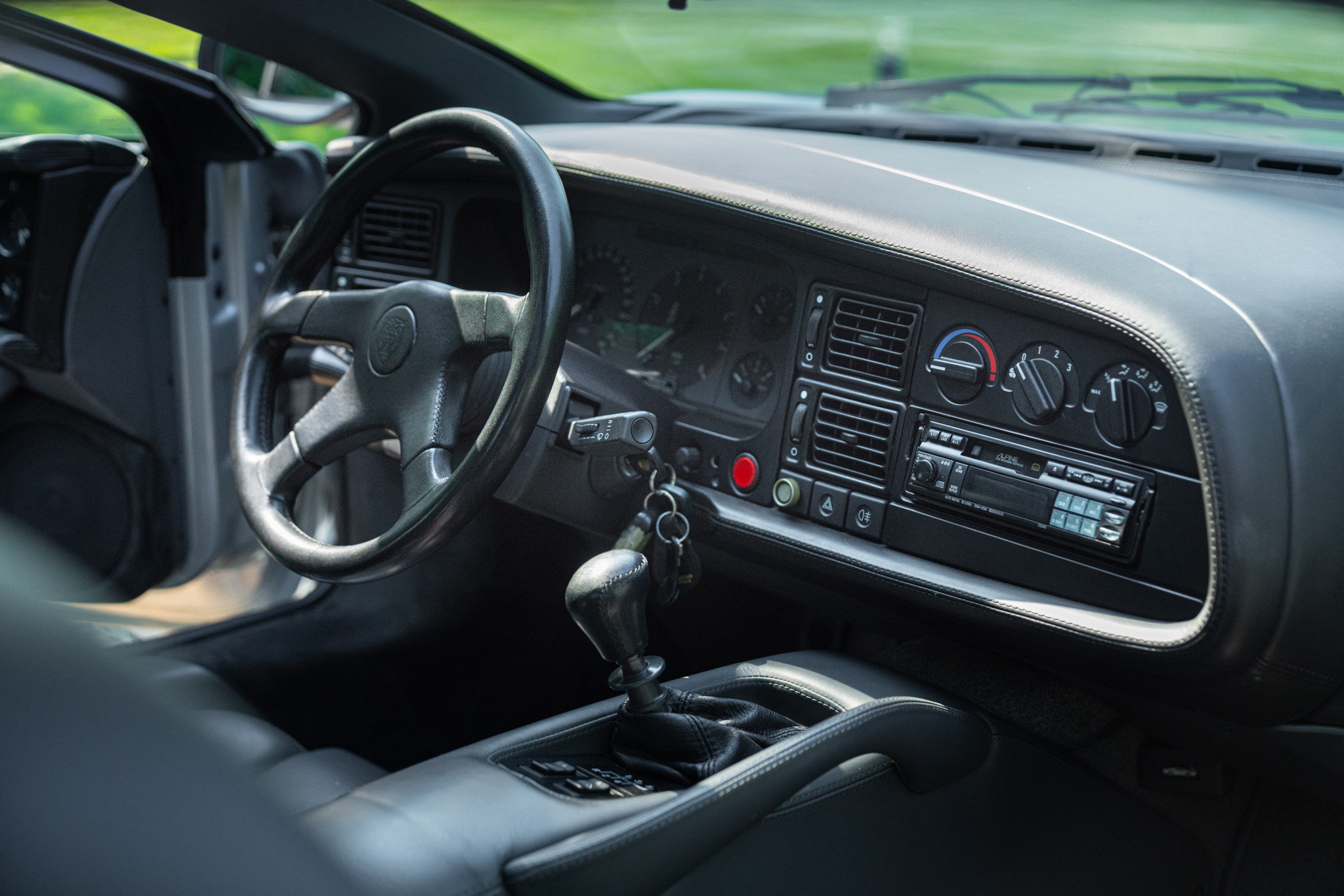 Jaguar XJ 220 