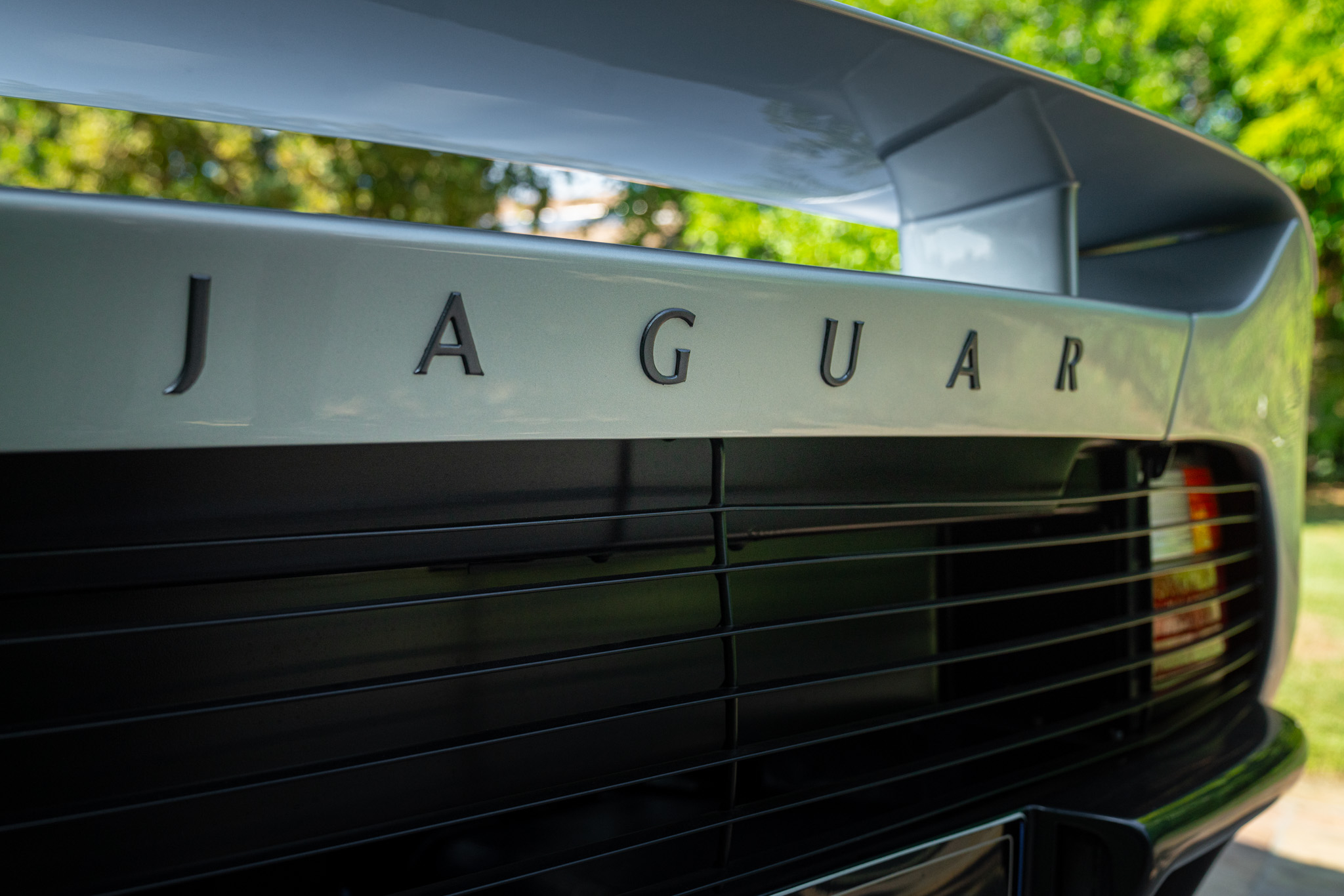 Jaguar XJ 220 