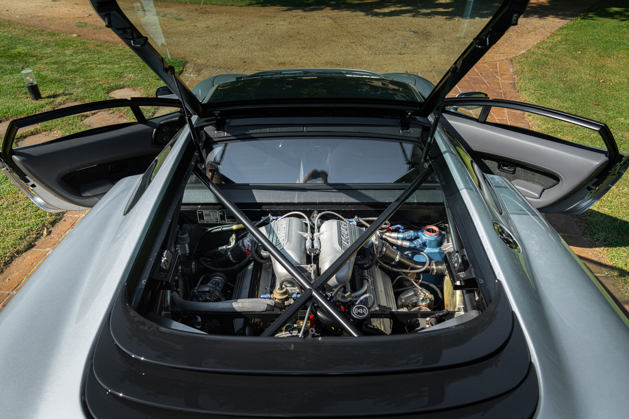 Jaguar XJ 220 