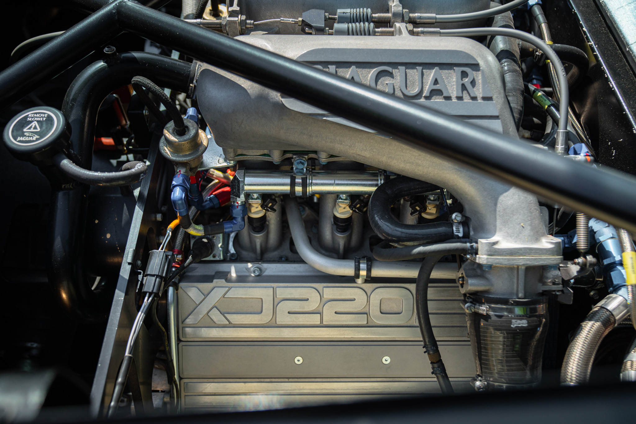 Jaguar XJ 220 