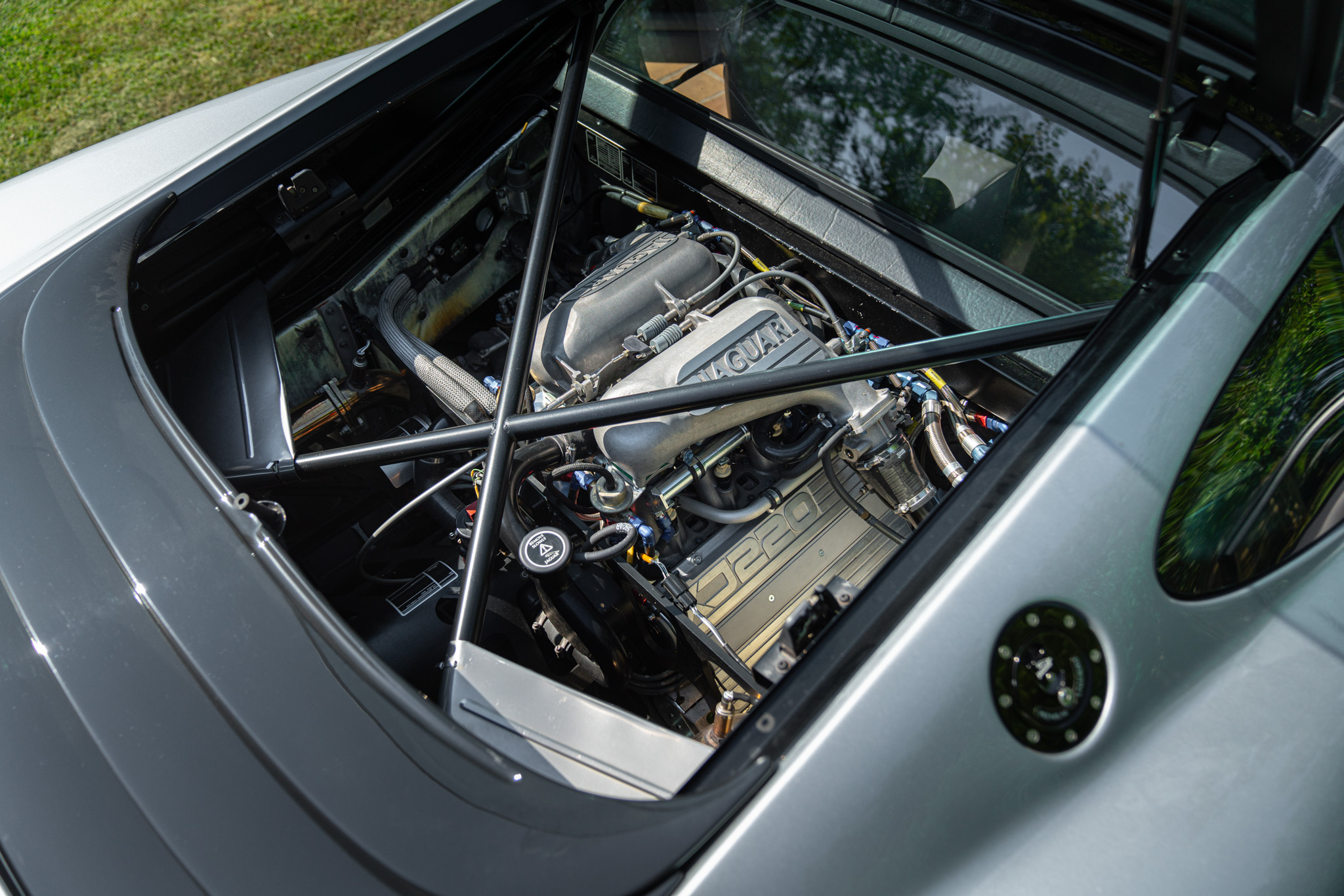 Jaguar XJ 220 