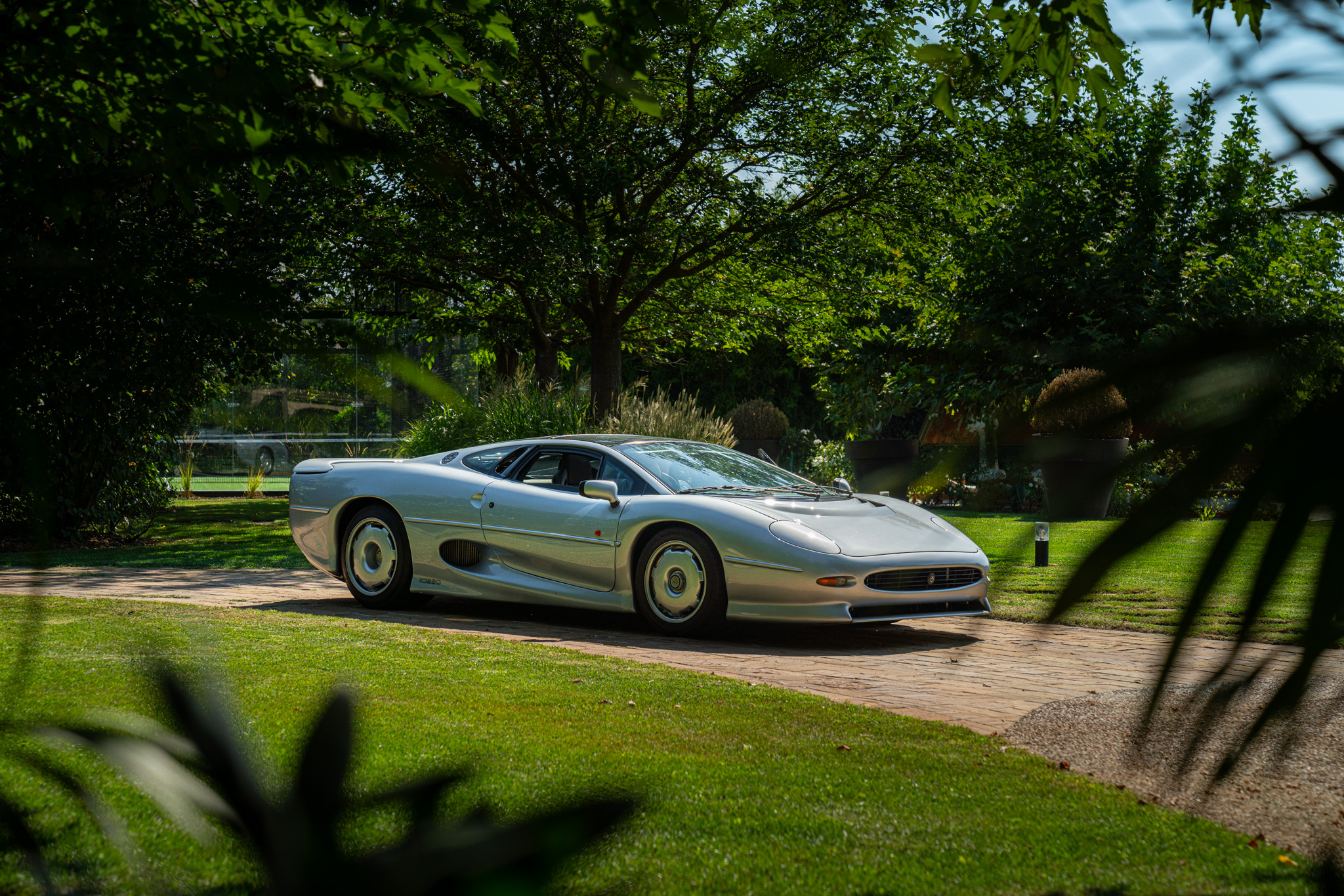 Jaguar XJ 220 