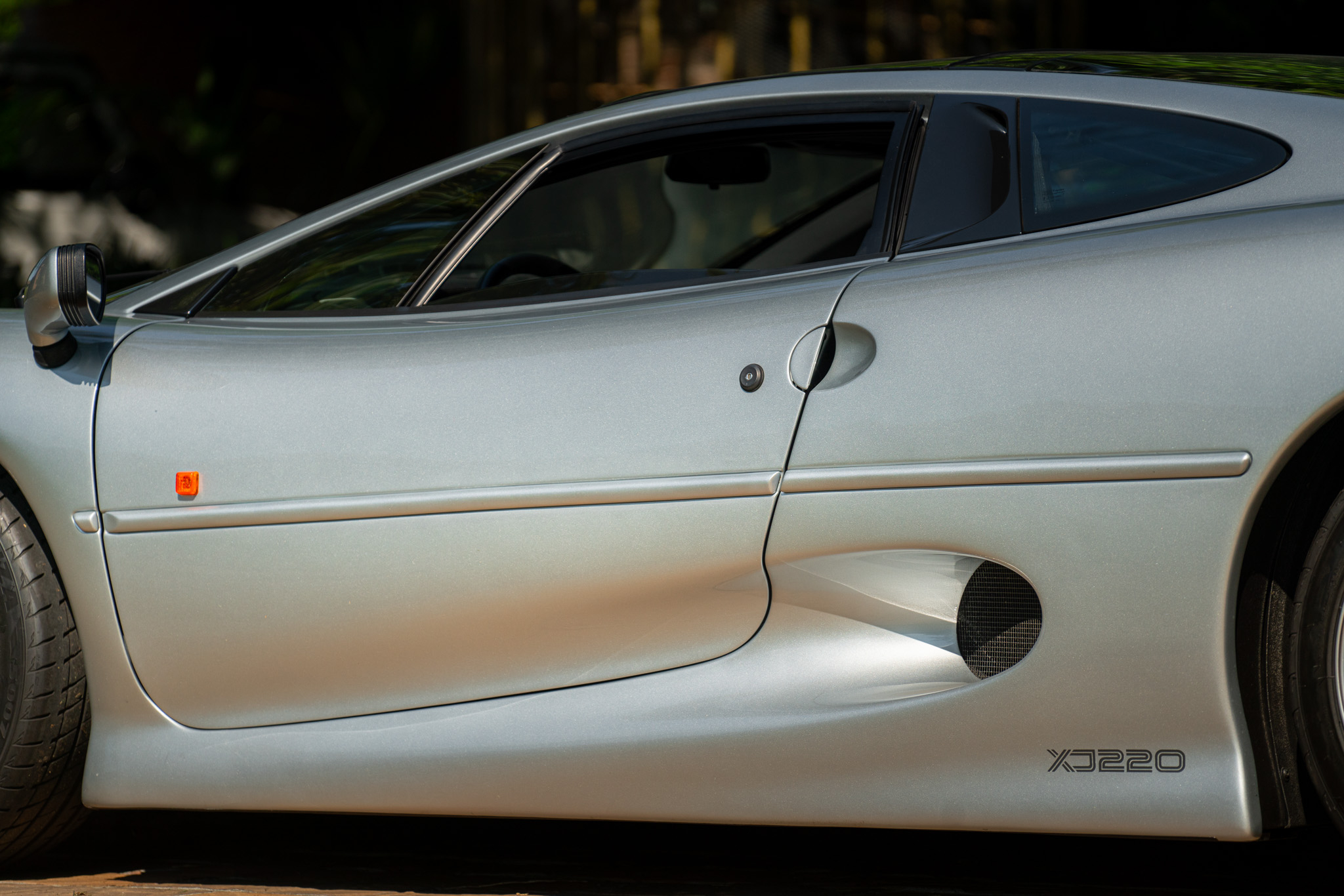 Jaguar XJ 220 