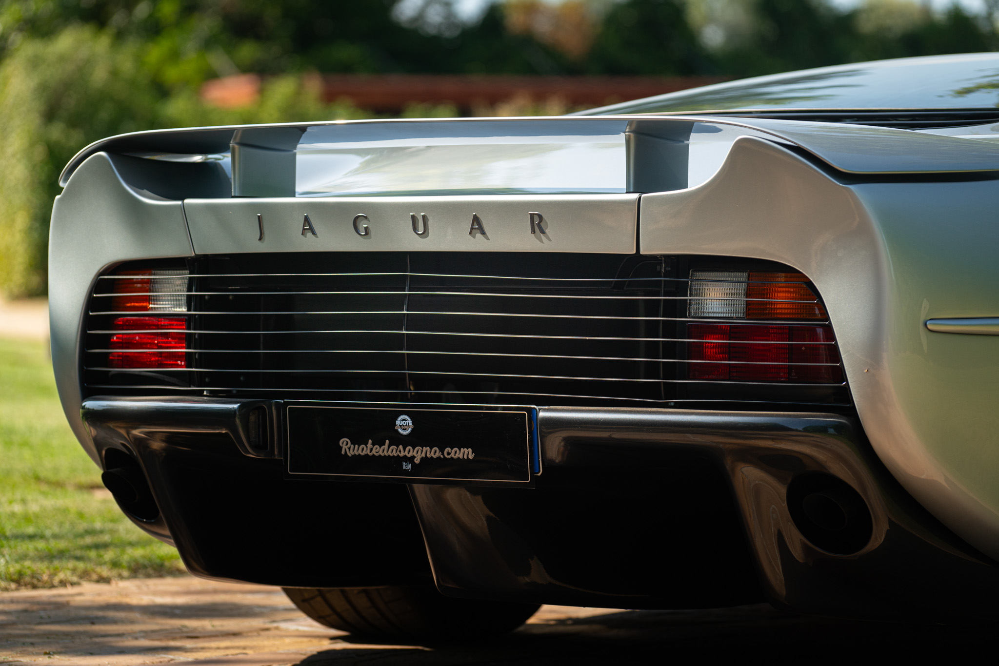 Jaguar XJ 220 