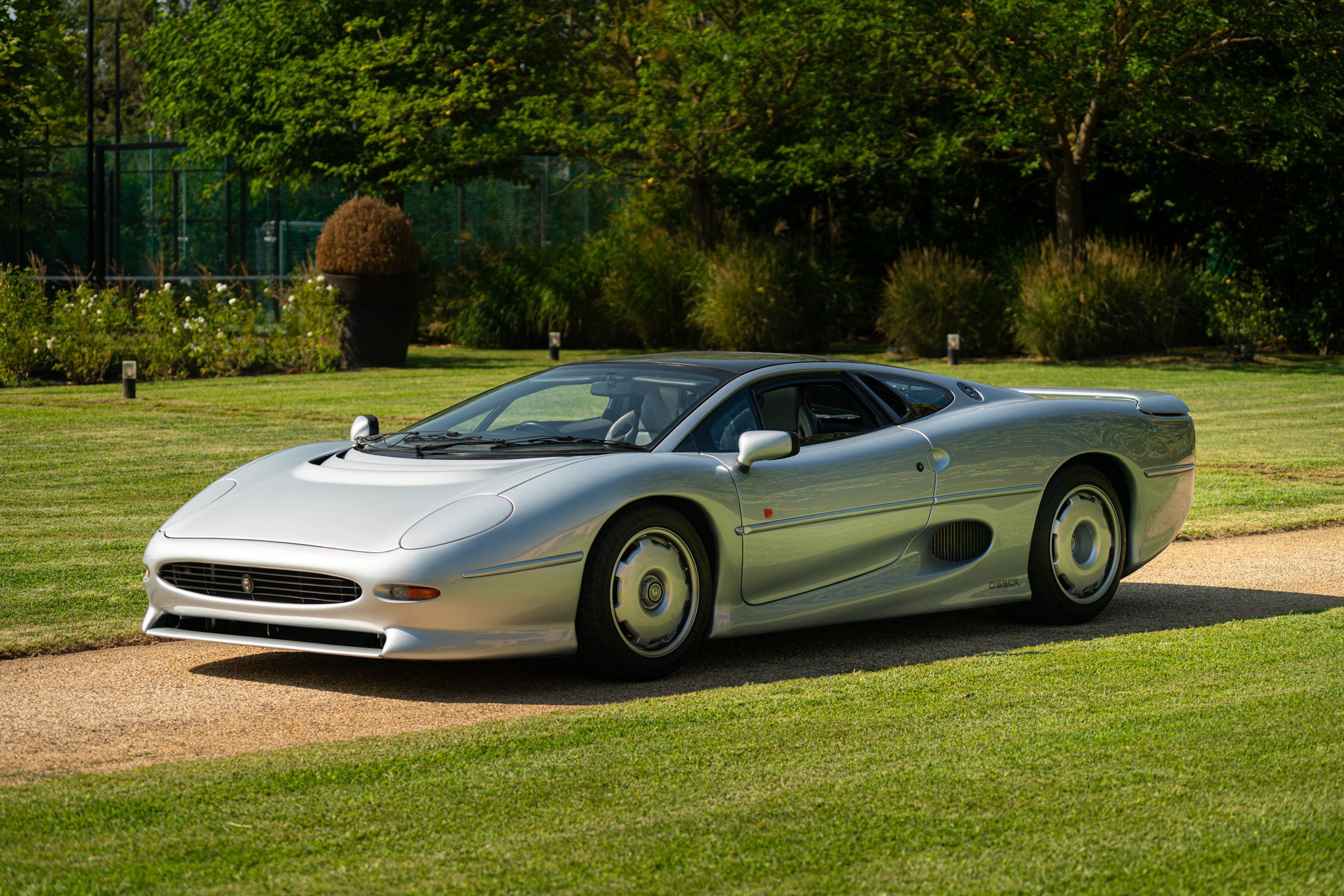 Jaguar XJ 220 