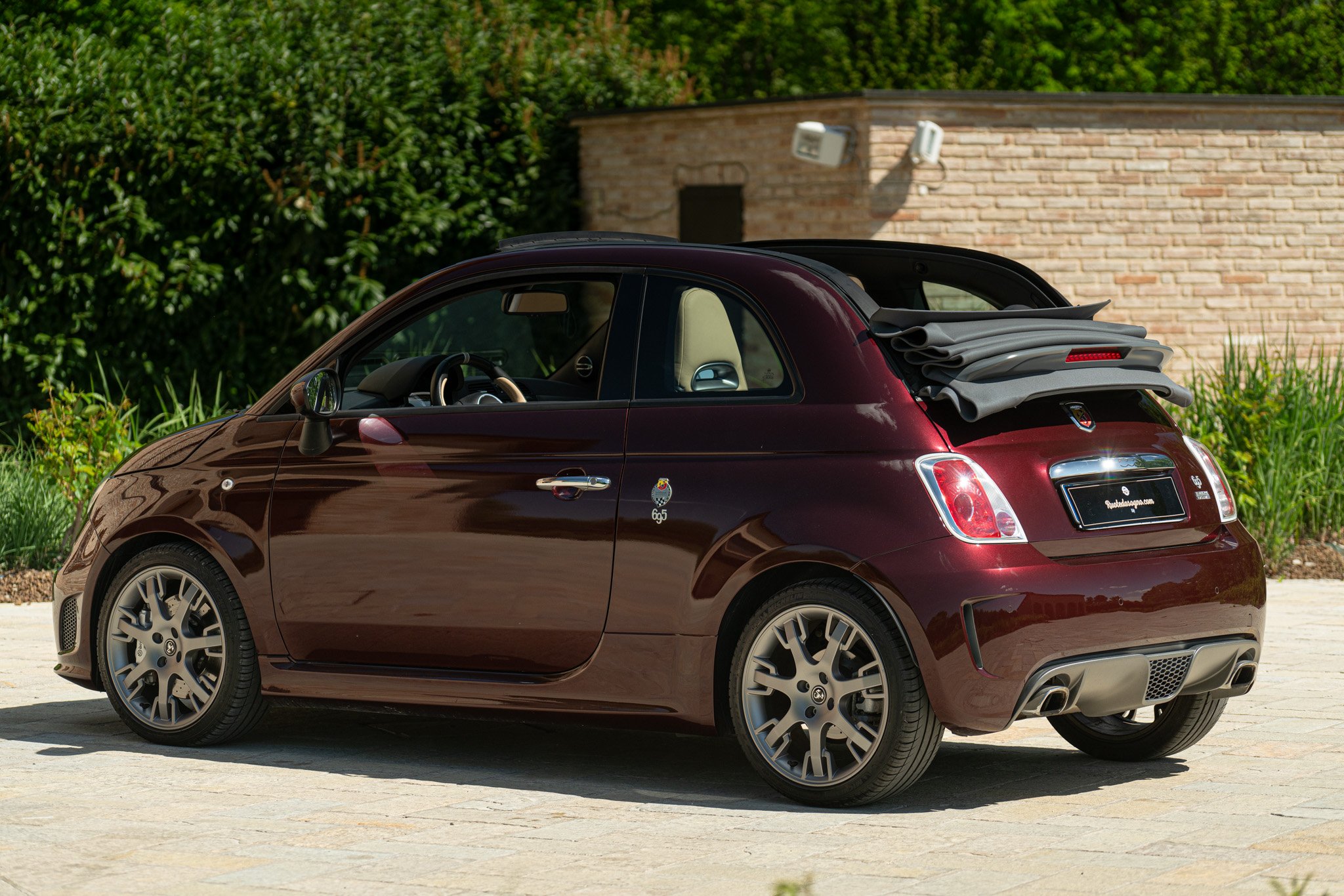 Abarth 695 EDIZIONE MASERATI 