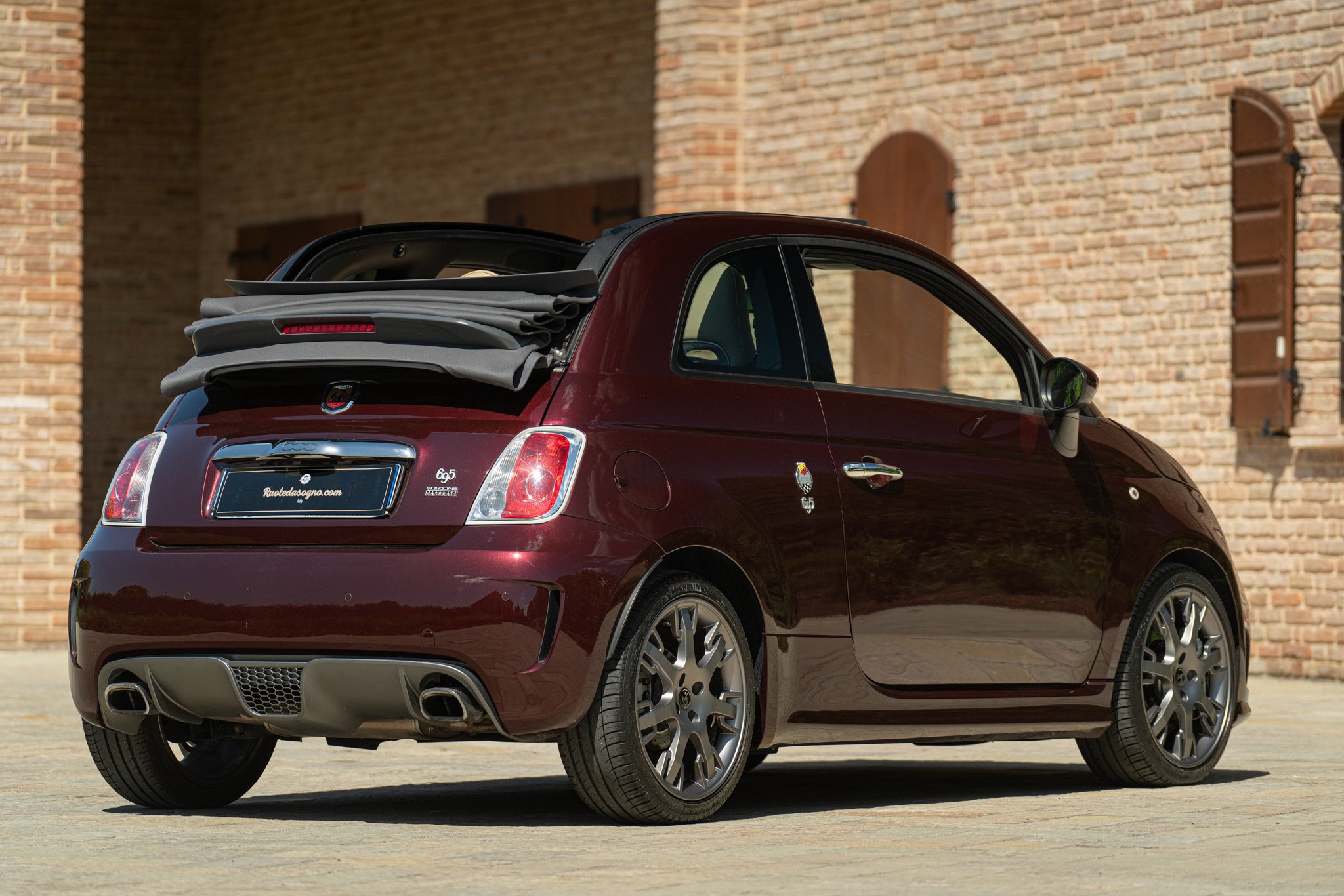 Abarth 695 EDIZIONE MASERATI 