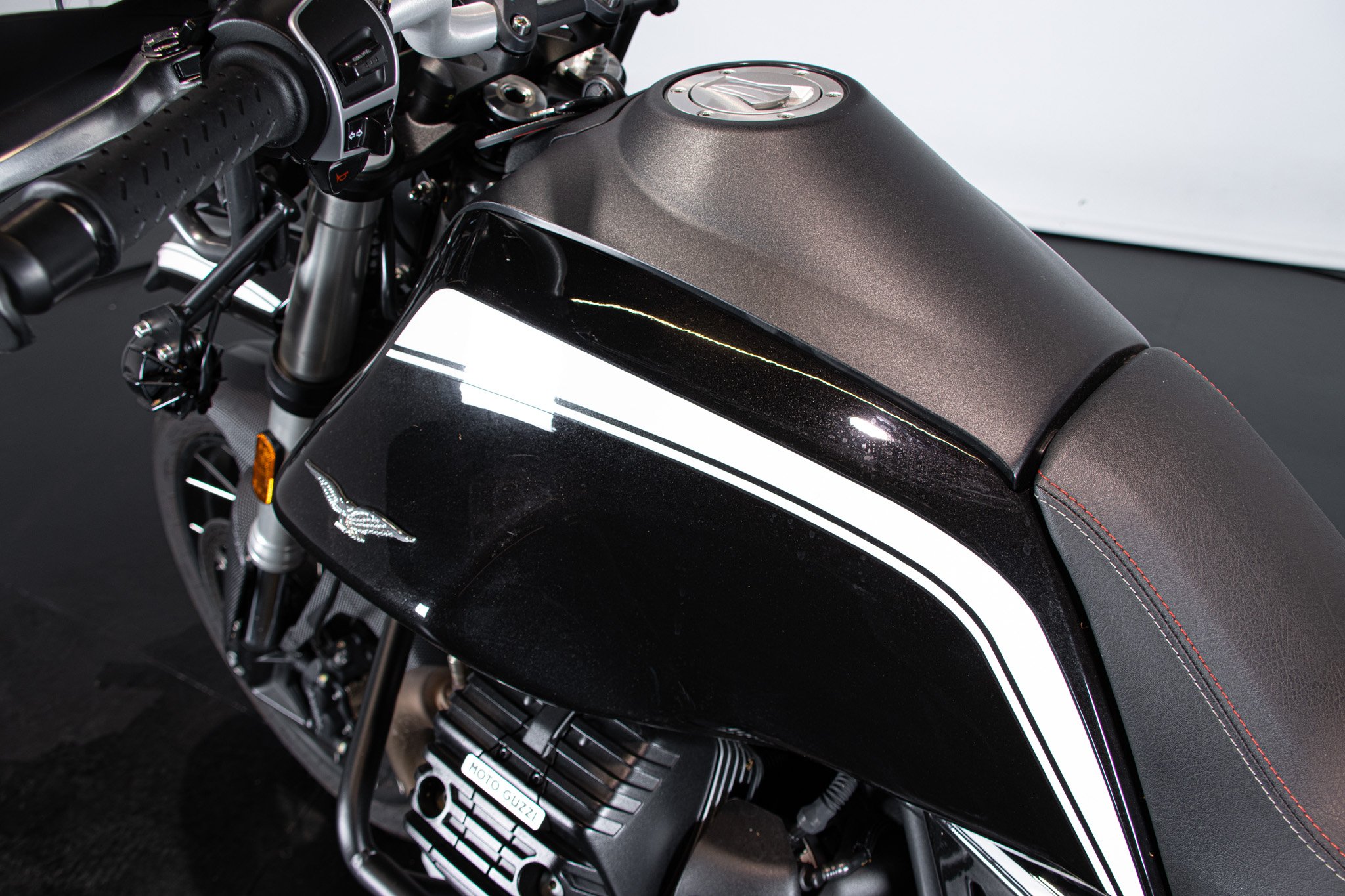 Moto Guzzi V85 TT GUARDIA D’ONORE 1946 