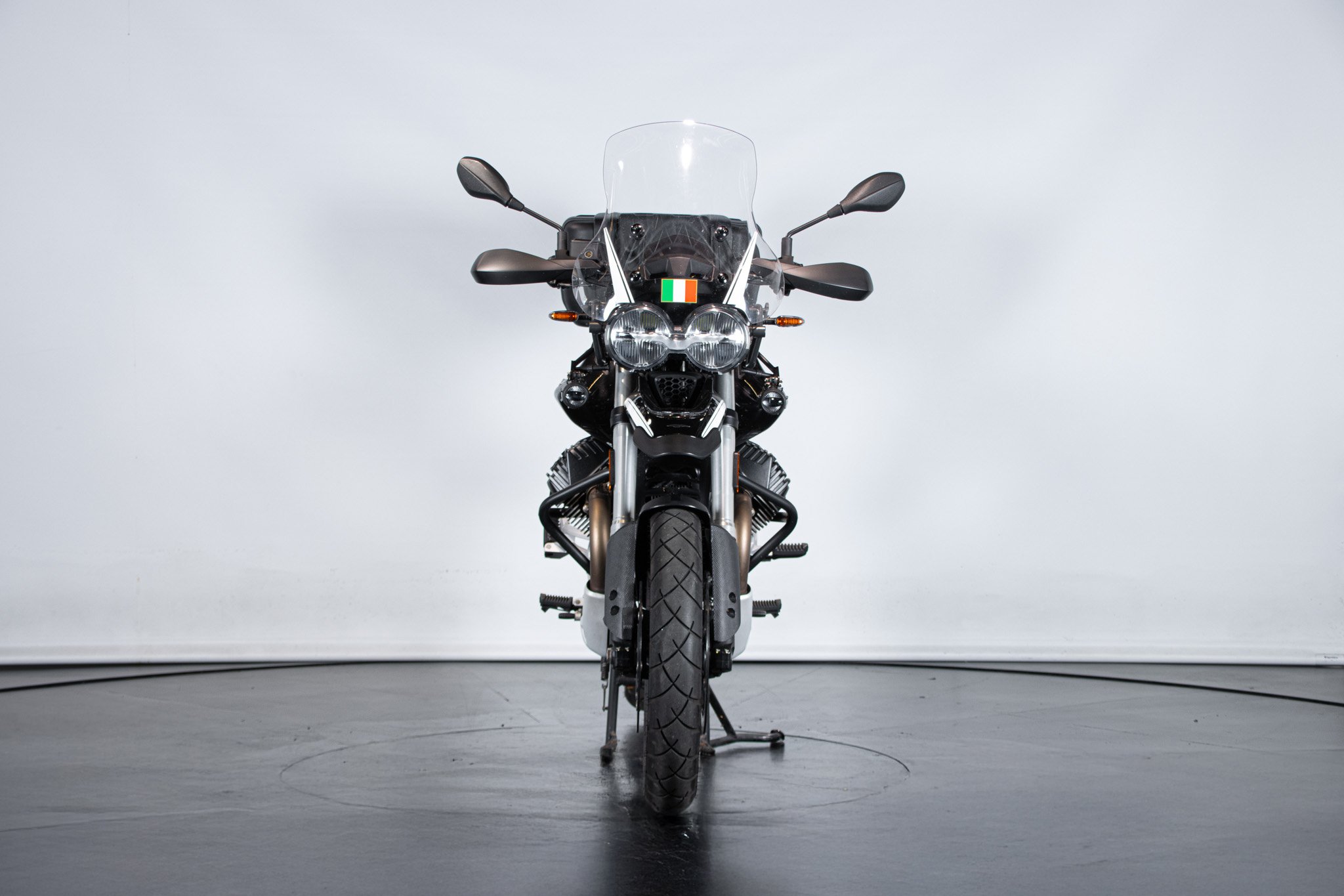 Moto Guzzi V85 TT GUARDIA D’ONORE 1946 