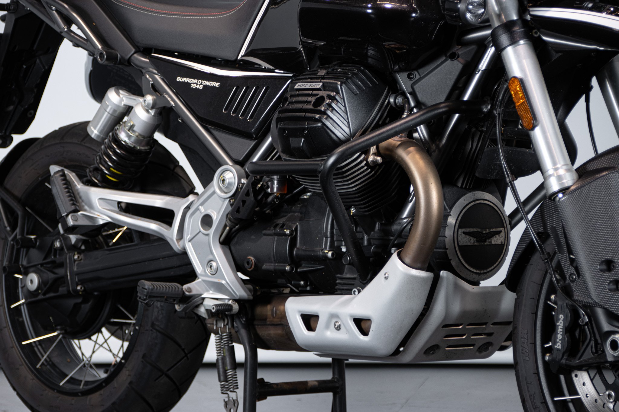 Moto Guzzi V85 TT GUARDIA D’ONORE 1946 