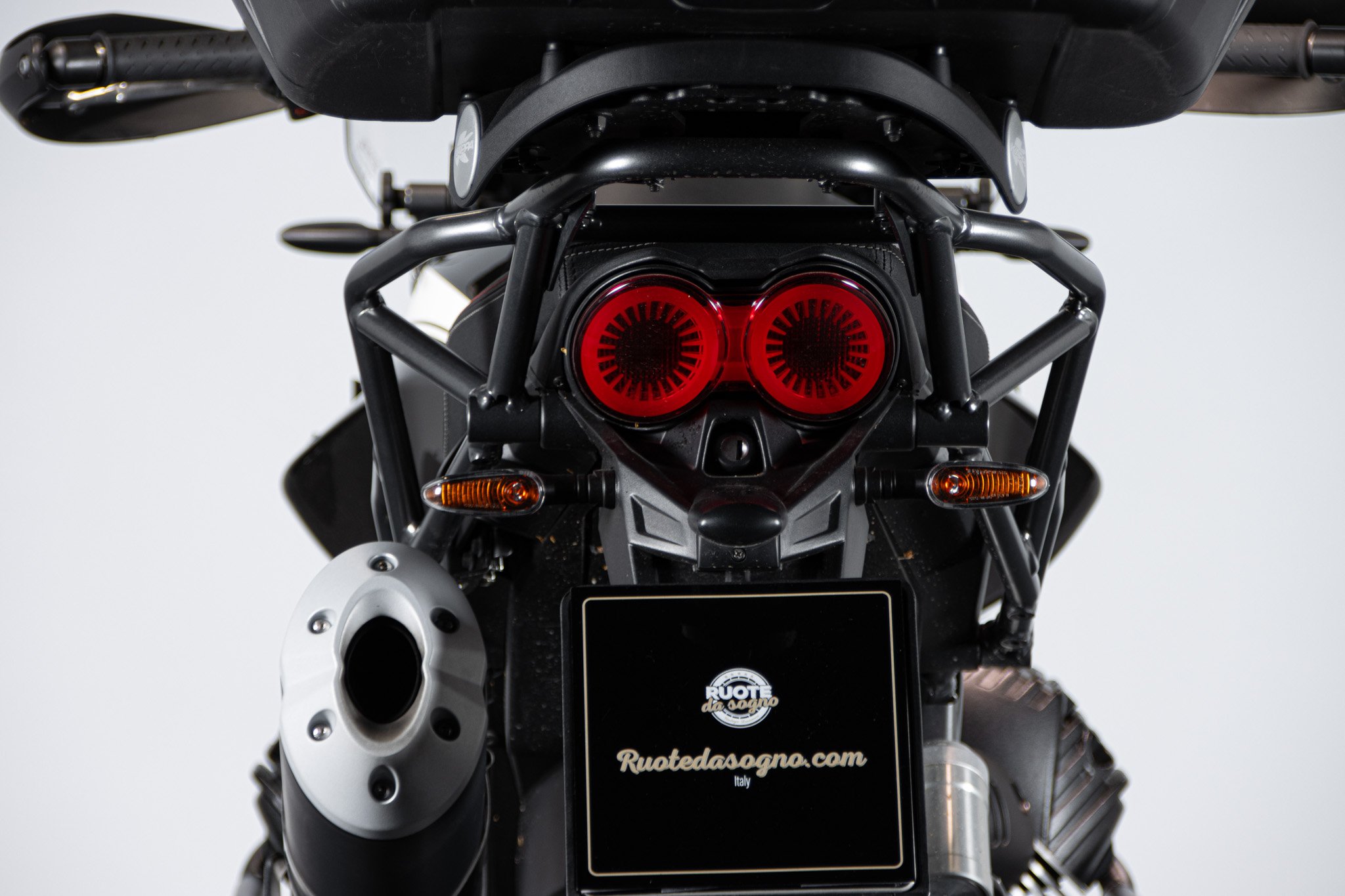 Moto Guzzi V85 TT GUARDIA D’ONORE 1946 
