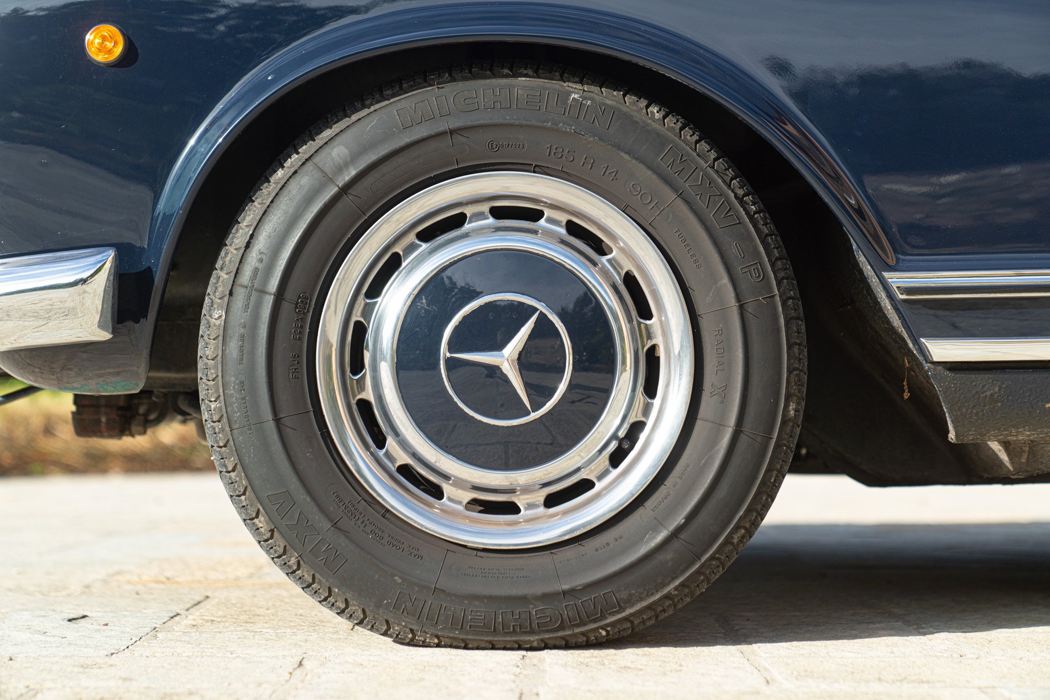 Mercedes Benz 280 SL 