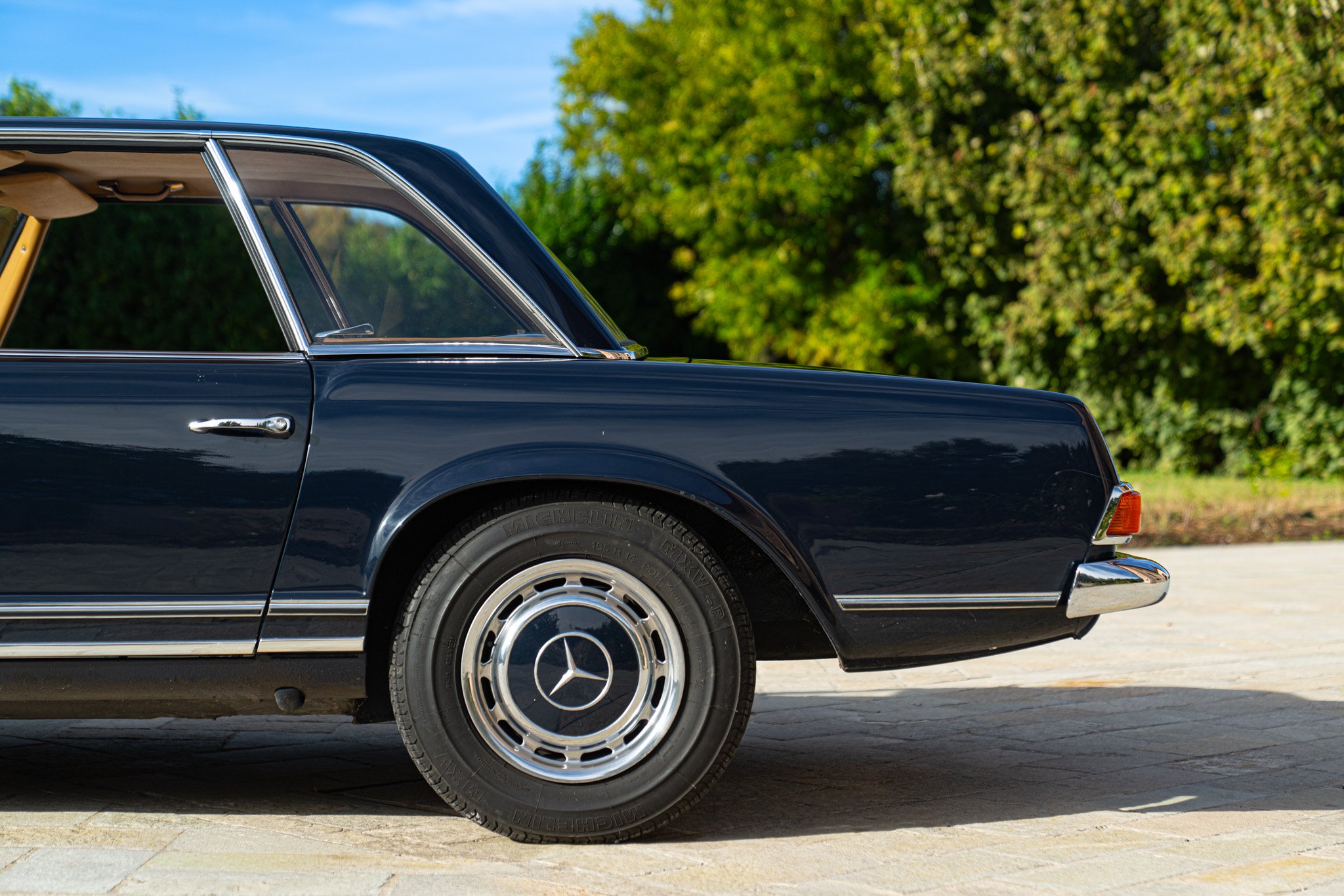 Mercedes Benz 280 SL 