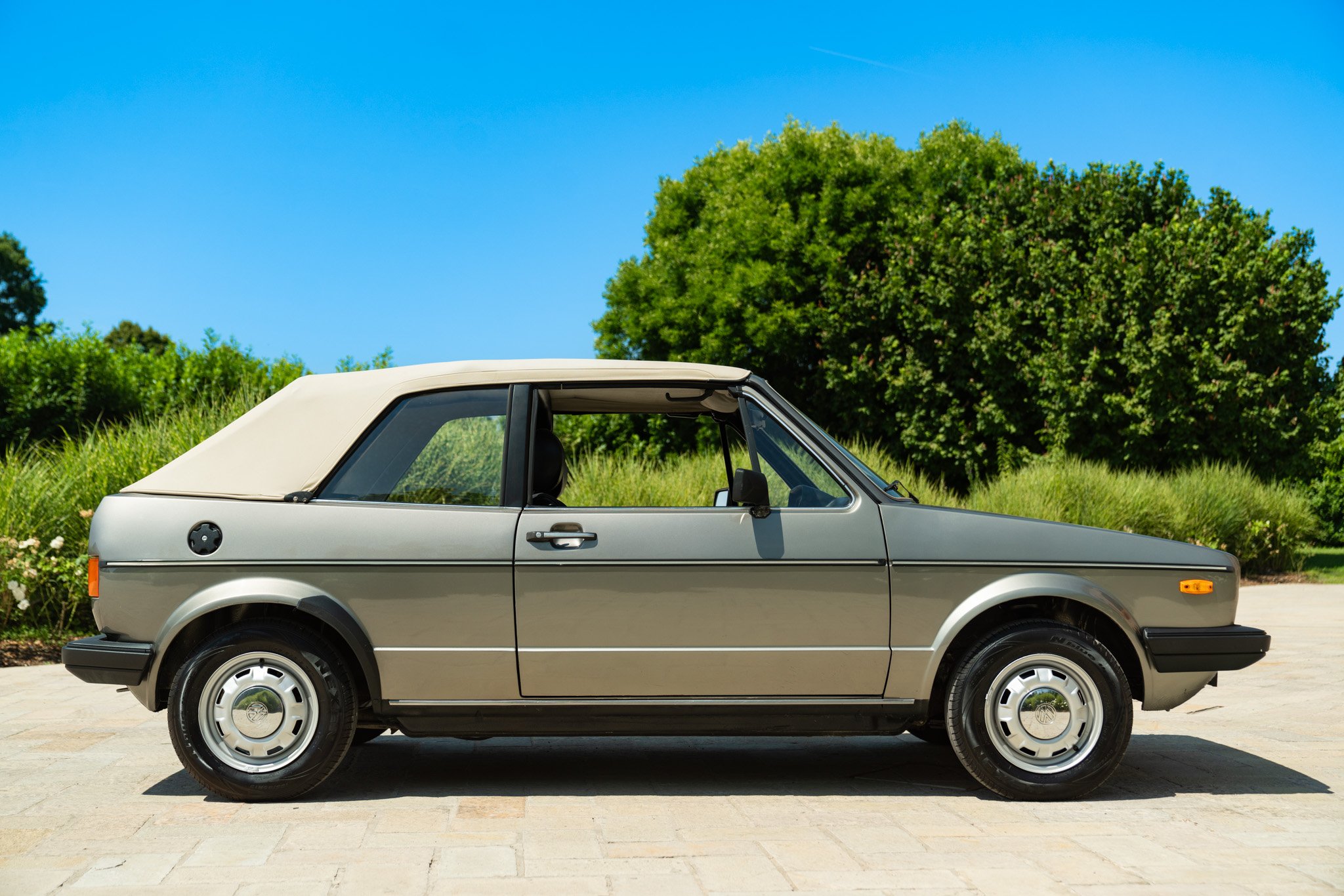 Volkswagen GOLF MK1 CABRIOLET 