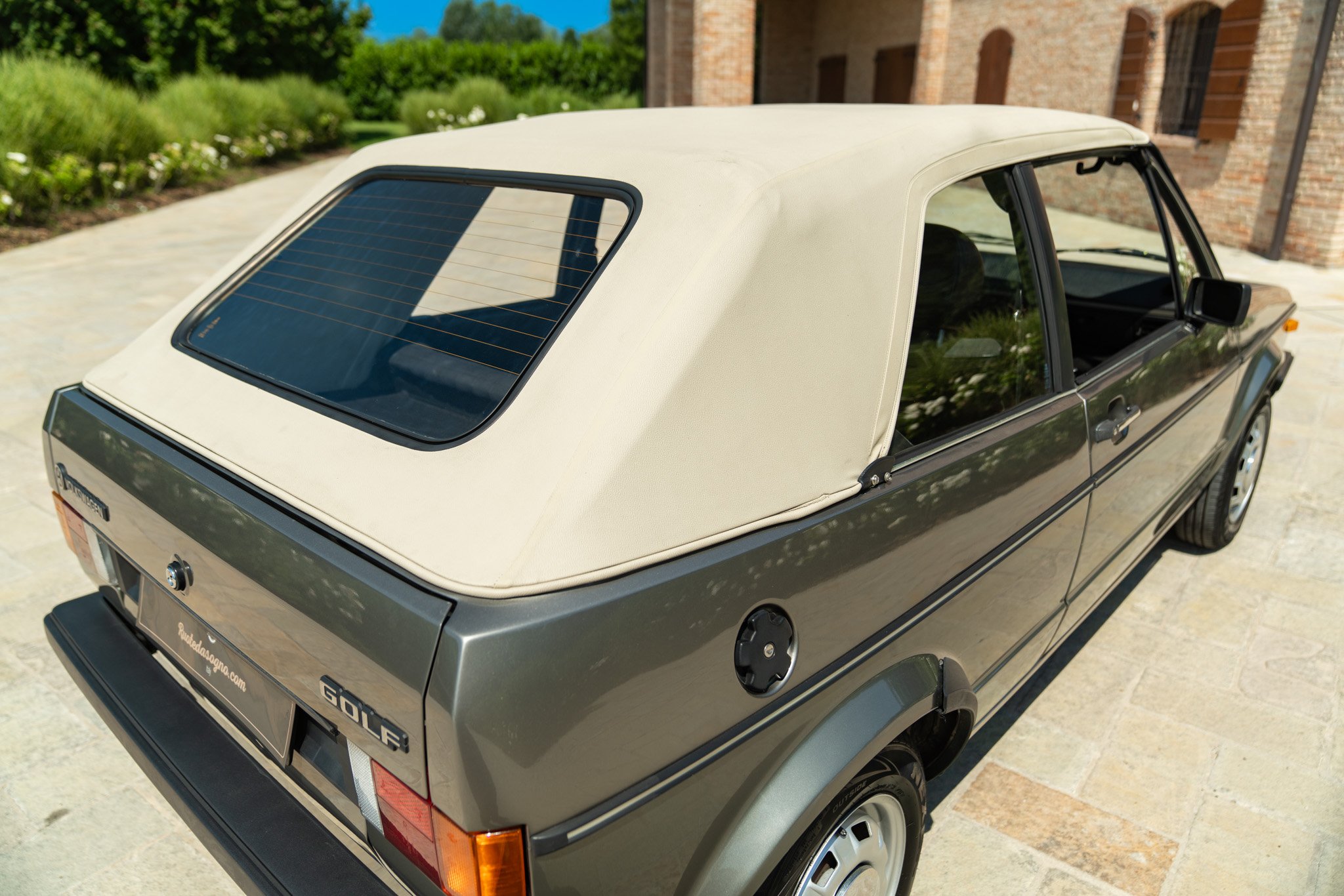Volkswagen GOLF MK1 CABRIOLET 