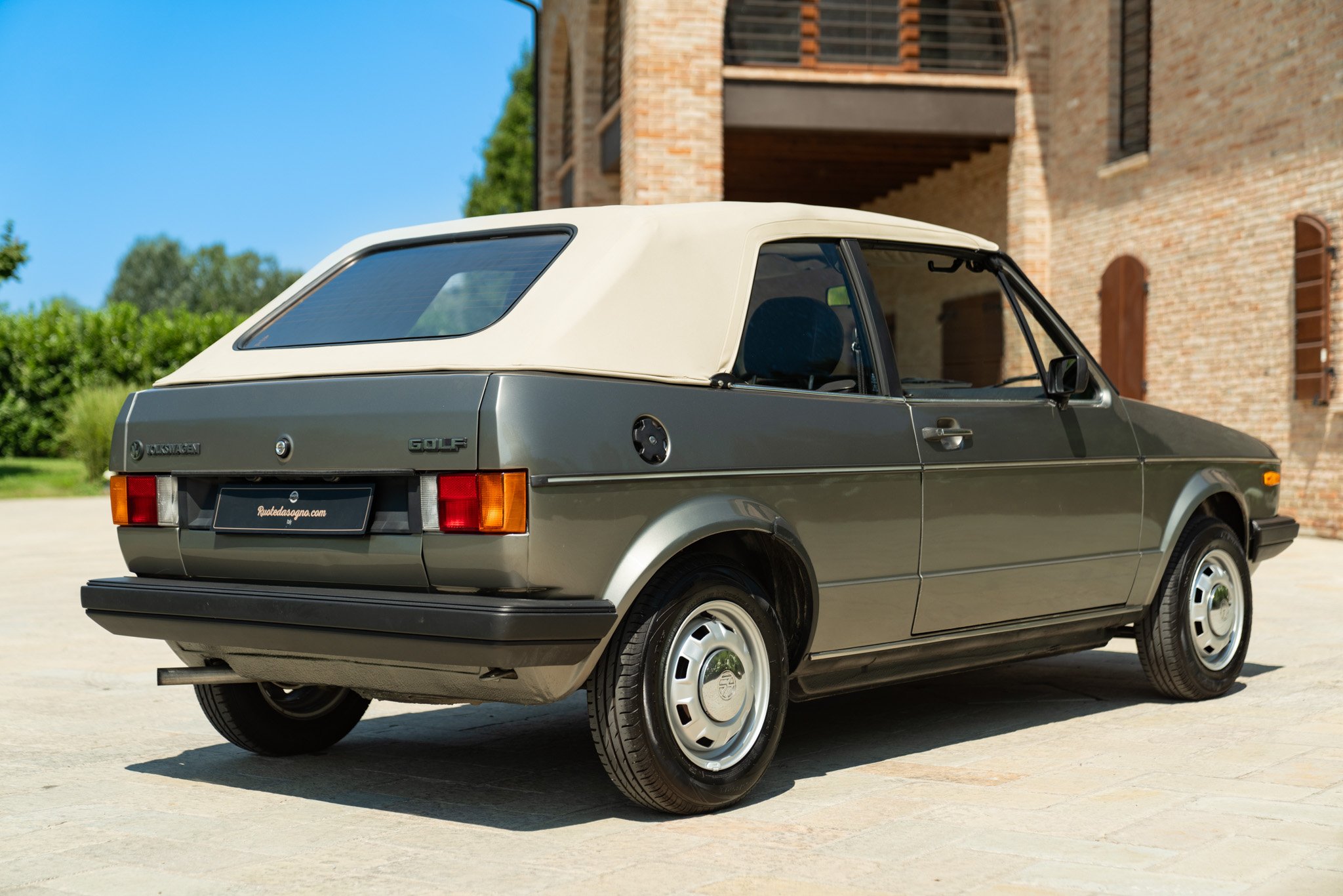 Volkswagen GOLF MK1 CABRIOLET 