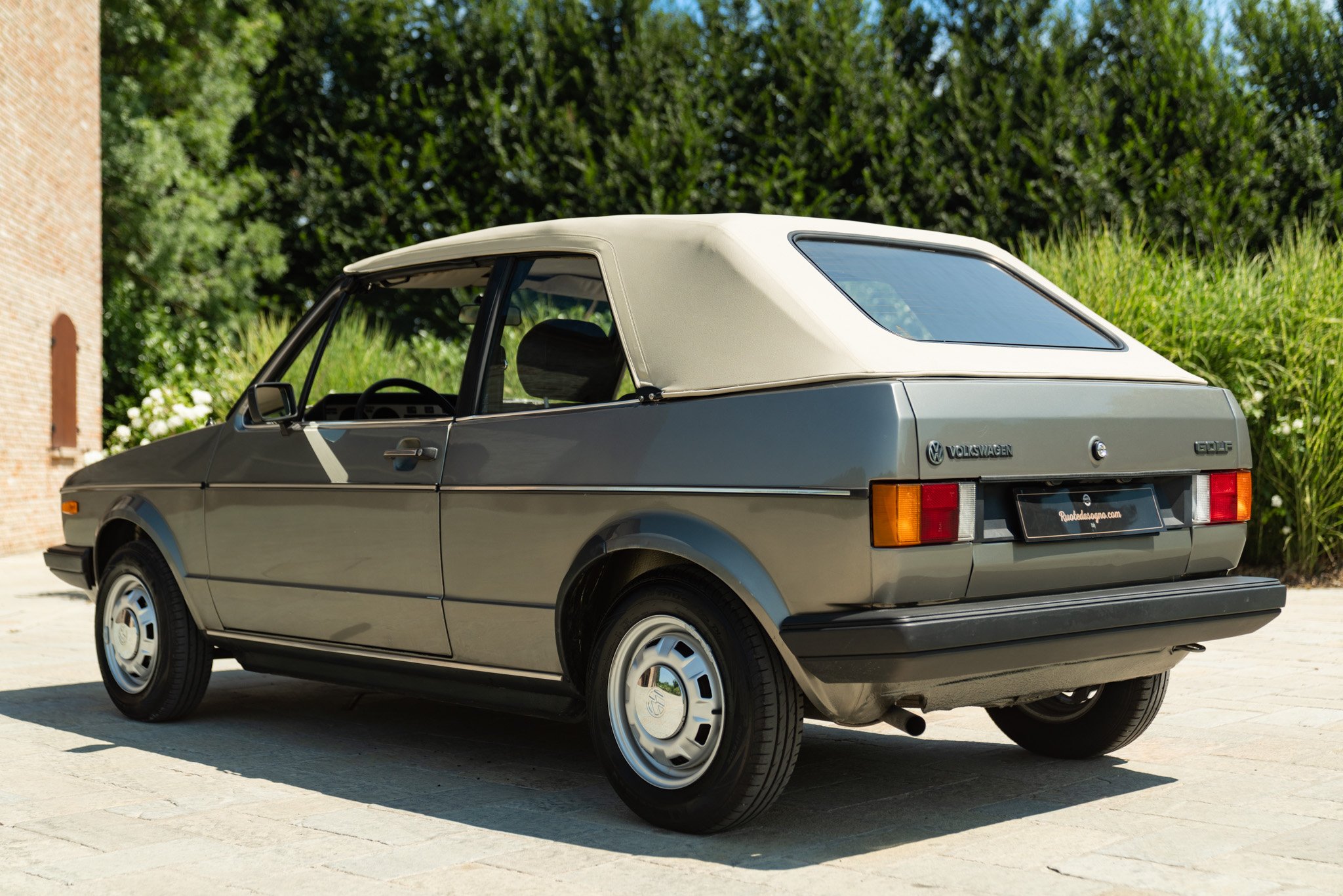 Volkswagen GOLF MK1 CABRIOLET 