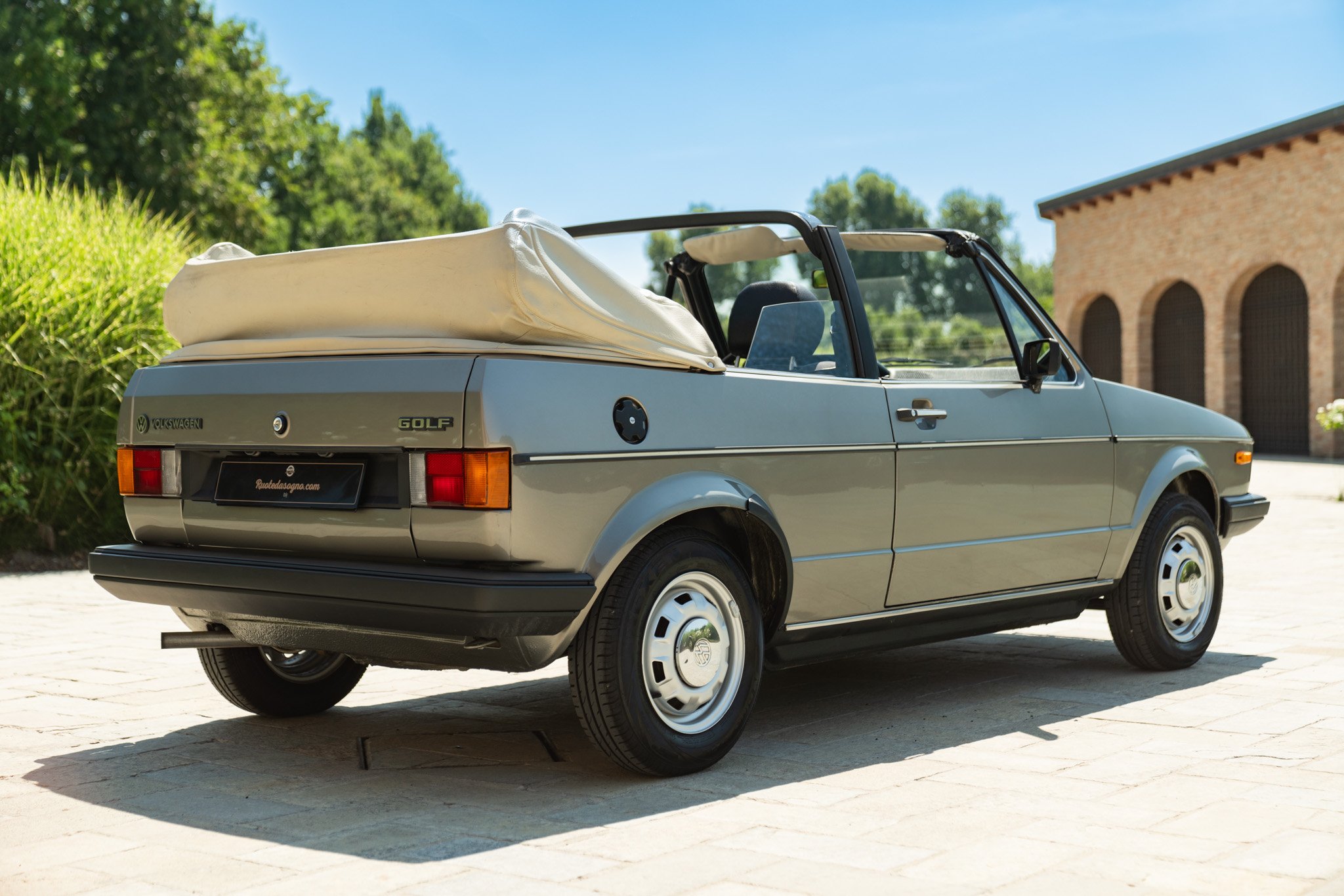 Volkswagen GOLF MK1 CABRIOLET 